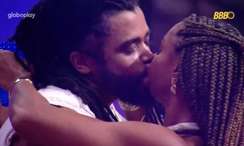 
				
					'BBB 25': Vinícius faz previsão sobre romance de Aline e Diogo
				
				