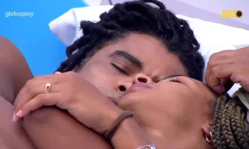 
				
					BBB 25: Aline ignora traição e dorme de conchinha com Diogo Almeida
				
				