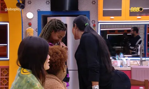 
					BBB 25: Aline mostra piercing íntimo e faz revelação sobre sexualidade
				
				