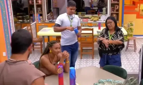 
				
					BBB 25: Aline se revolta com sujeira em banheiro: 'É o pinto torto'
				
				