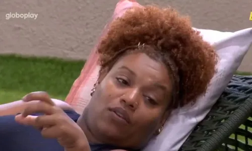 
					'BBB 25': Camilla se irrita e cobra posicionamento de Vitória e Mateus
				
				