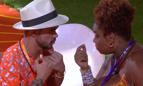 
				
					'BBB 25': Eva se desentende com João Gabriel e sister detona brother
				
				