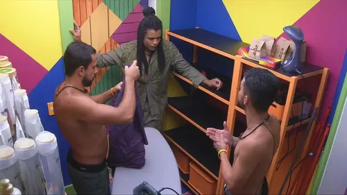 
				
					'BBB 25': Diogo se choca ao descobrir que deve ir ao Paredão com Aline
				
				