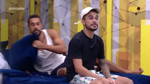 
				
					'BBB 25': Eva se choca ao descobrir segredo de João Gabriel
				
				