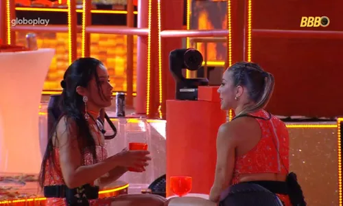 
				
					'BBB 25': Eva se desentende com João Gabriel e sister detona brother
				
				