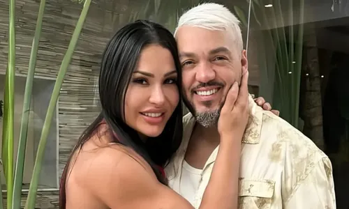 
				
					Gracyanne Barbosa reposta foto que a chama de 'mulher de Belo'
				
				