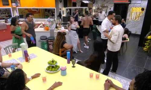 
				
					BBB 25: Gracyanne canta Belo, festa interrompida e climão entre dupla
				
				