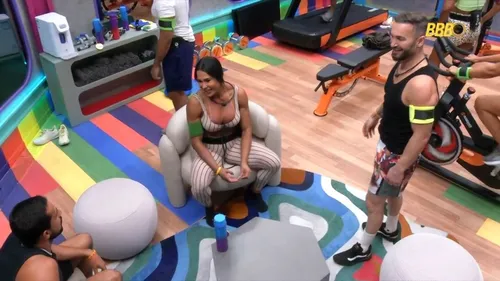 
				
					BBB 25: Gracyanne se declara para Belo e choca Diego Hypolito
				
				