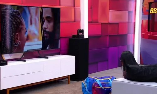 
					'BBB 25': Gracyanne se irrita com Diogo no Quarto Secreto e cita Belo
				
				