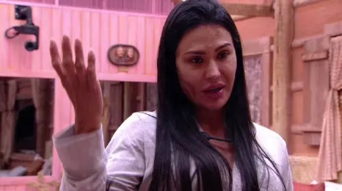 
				
					'BBB 25': Gracyanne prevê indicação ao Paredão: 'Burrice do Guilherme'
				
				