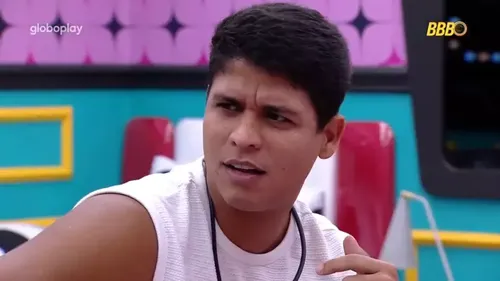 
				
					'BBB 25': Guilherme escuta fofocas de Seu Fifi e promete vigança
				
				