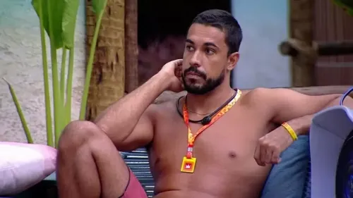 
				
					'BBB 25': Maike ouve conversa secreta de rivais e expõe para aliados
				
				