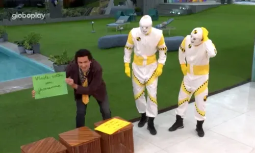 
				
					'BBB 25': Rafael Portugal quebra protocolo e revela segredo a Renata
				
				