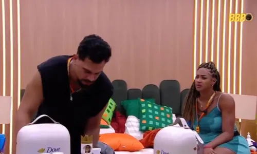 
				
					'BBB 25': Raissa propõe imitar homem trans e leva corte de Vinícius
				
				