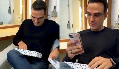 
				
					BBB 25: Tadeu Schmidt ganha presente do elenco e chora; vídeo
				
				