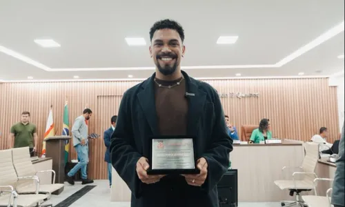 
				
					BBB 25: Vinícius Nascimento ganha alta honraria em cidade da Bahia
				
				