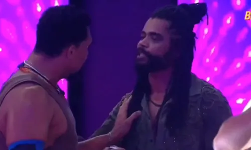 
				
					'BBB 25': Vinícius dá bronca em Diogo após ele oferecer bebida a Aline
				
				