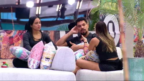 
				
					'BBB 25': Vinícius discute com Renata após golpe: 'Voltou cheia de si'
				
				