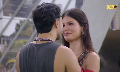 
				
					BBB: Vitória Strada diz que pediu a namorado para beijar outro homem
				
				