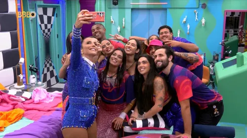 
				
					BBB 25: brothers 'surtam' ao descobrir show de Ivete Sangalo em festa
				
				