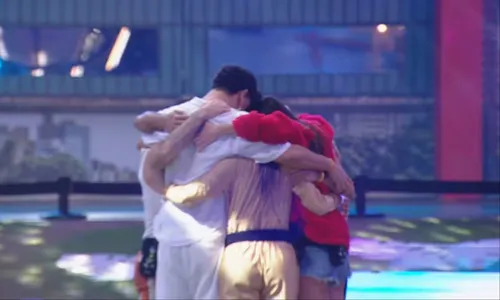 
					'BBB 25': festa tem Vitória detonando João Pedro, desabafos e chororô
				
				