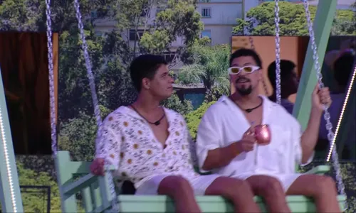 
				
					'BBB 25': Vinícius se entrega, cai no choro e dança com Renata
				
				