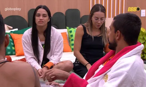 
				
					'BBB 25': Camilla faz fofoca sobre rivais e arma com Vitória Strada
				
				