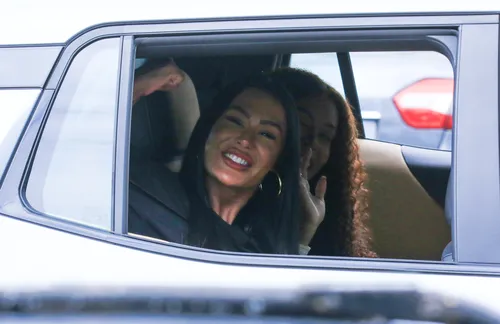 
					BBB 25: participantes deixam hotel em caravana com gritos de fãs
				
				