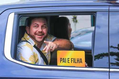 
					BBB 25: participantes deixam hotel em caravana com gritos de fãs
				
				