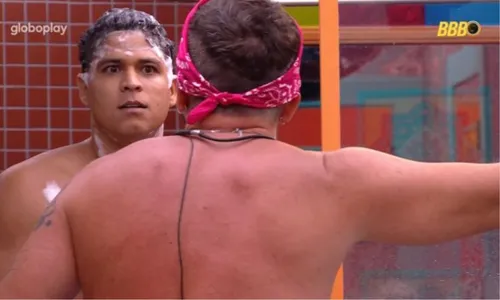 
				
					BBB: Diego passa mal, Gracyanne detona aliado e Guilherme se revolta
				
				