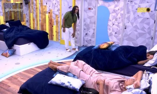 
				
					‘BBB 25’: Diogo Almeida sofre acusação da web após ida ao Paredão
				
				