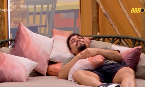 
				
					BBB: João Pedro desabafa, Vinícius se desespera e previsão de Renata
				
				