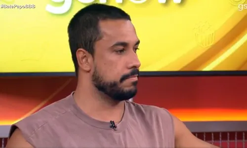 
				
					BBB: Maike se envergonha e pede desculpas após atitude com Renata
				
				