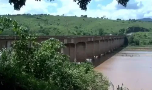 
				
					BR-101: DNIT interdita trecho na ponte sobre o Rio Jequitinhonha
				
				