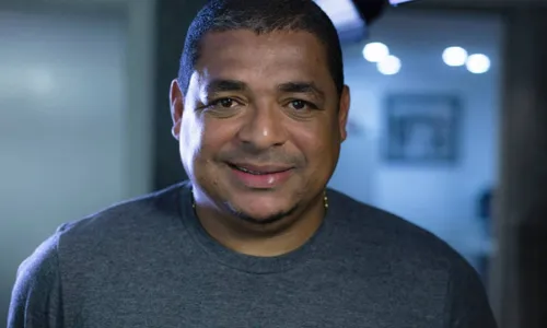 
					Substituto de Luiz Bacci troca SBT dias após estreia no 'Alô Você'
				
				