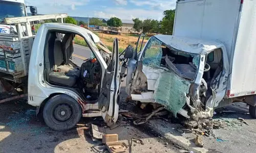 
				
					Batida entre caminhões mata motorista e deixa três feridos no oeste
				
				