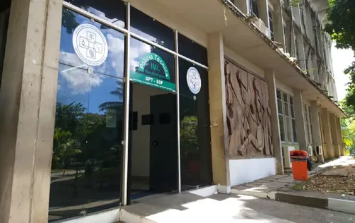 
				
					Bebê de 2 meses morre após passar mal ao tomar vacinas em Salvador
				
				