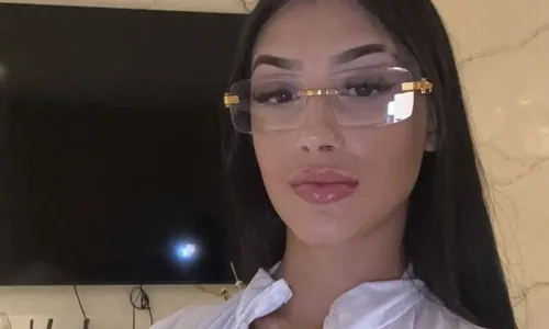 
				
					Bia Miranda comemora reação da filha em UTI e revela rosto do bebê
				
				