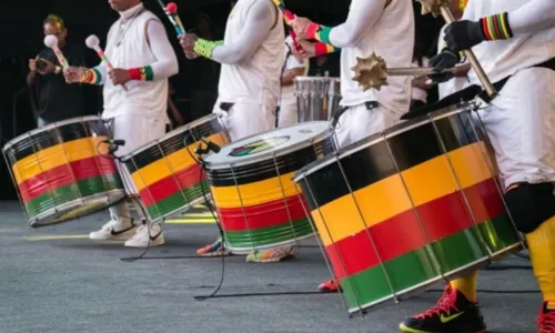 
				
					Bloco Olodum faz primeiro ensaio de Carnaval gratuito; saiba mais
				
				