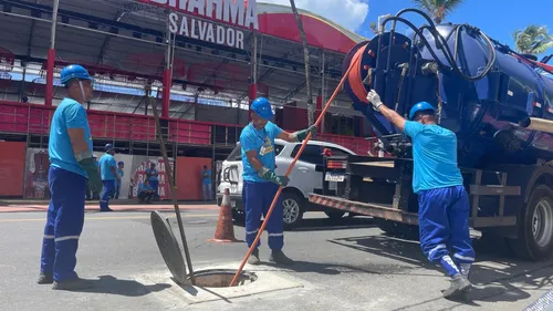 
				
					Bloco da Embasa faz inspeções e instalações nos circuitos do Carnaval
				
				