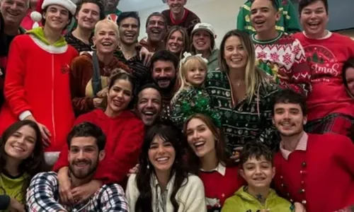 
				
					Bruna Marquezine e João Guilherme curtem Natal na casa de Xuxa
				
				