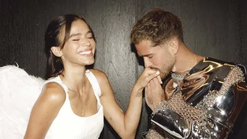 
				
					Bruna Marquezine e João Guilherme divulgam fotos inéditas em festa
				
				