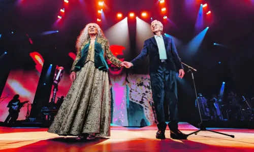 
				
					Caetano Veloso e Maria Bethânia lançam álbum inédito da turnê
				
				