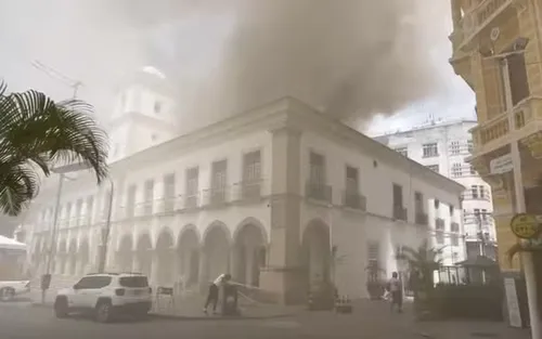 
				
					Câmara de Vereadores de Salvador é evacuada após incêndio
				
				