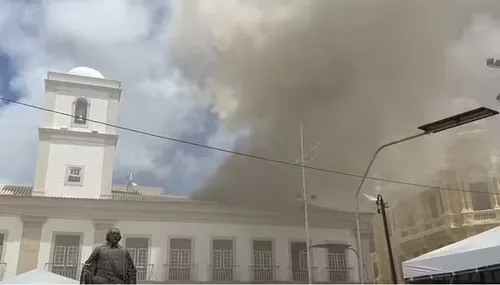 
				
					Câmara de Vereadores de Salvador é evacuada após incêndio
				
				