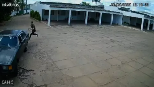 
				
					Câmera flagra homem encontrado morto entrando em porta-malas na Bahia
				
				