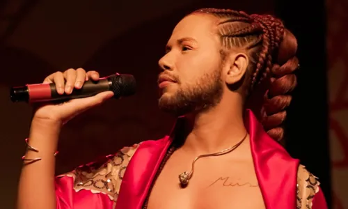 
				
					Cantor mineiro faz show de fé e sexualidade na Sala do Coro do TCA
				
				