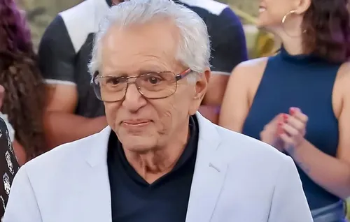 
					Carlos Alberto de Nóbrega tem cirurgia adiada e esposa atualiza estado de saúde
				
				