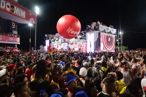 
				
					Carnaval 2025: Claudia Leitte arrasta multidão com o Blow Out
				
				