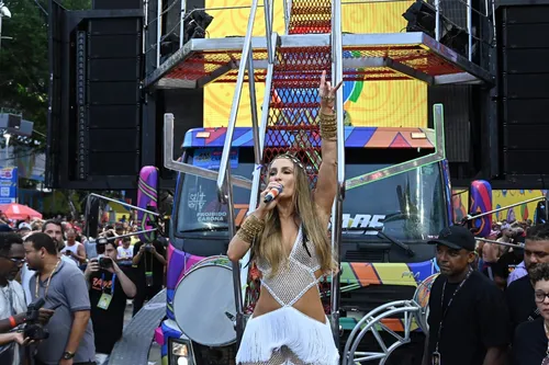 
				
					Carnaval 2025: Claudia Leitte recebe vaias e aplausos durante abertura
				
				